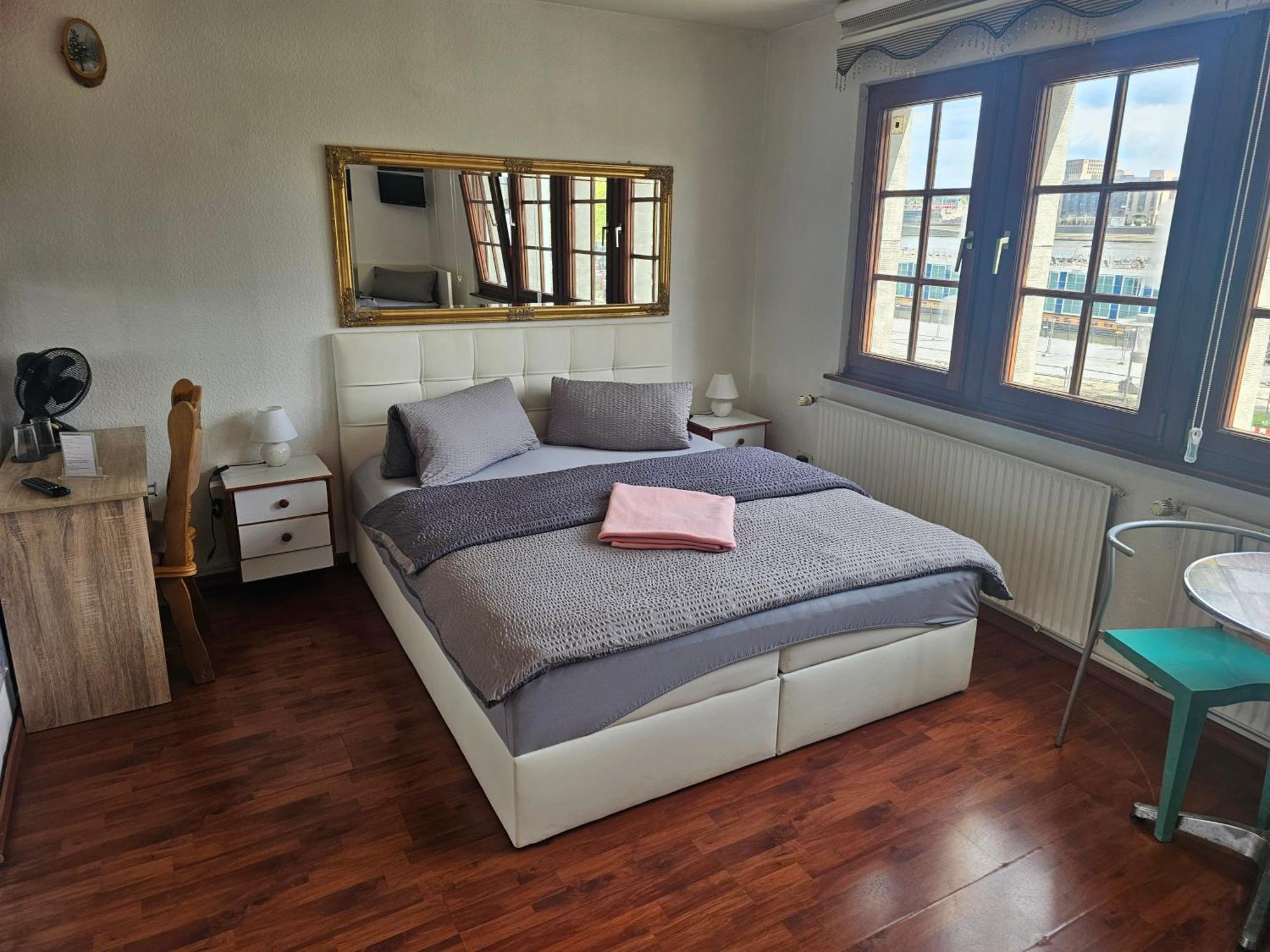 Aparthotel Haus Enteresan Kolonia Zewnętrze zdjęcie